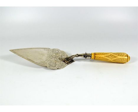 λ A silver masonic trowel with ivory handle, Sheffield 1880, by Hawksworth Eyre and Co. Approx total weight 290 gram. 