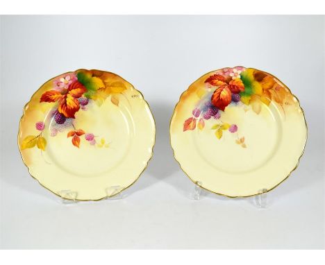 A pair of Royal Worcester plates, decorated with blackberries. Signed K.Blake. Dated 1933. Diameter 22.5cm. (2)