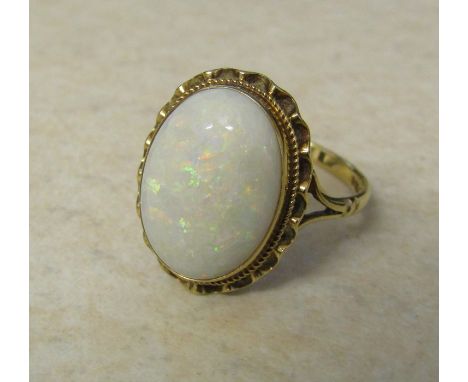 9ct gold opal dress ring size O total weight 3.3 g (opal 15 mm x 11 mm)