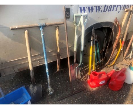Quantity of assorted garden tools 