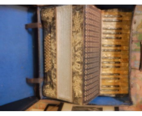Alvari accordion in case