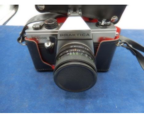 Ptraktica TL1000 camera with case