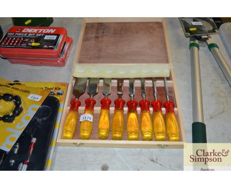 An Amtech eight piece chisel set