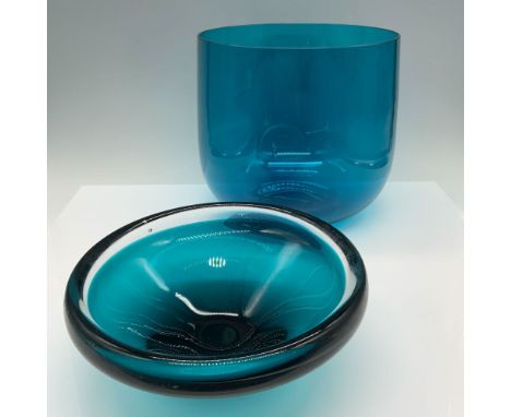Stunning duo of transparent bowls with a beautiful deep blue hue that consists of a large wide body, and a modernist art glas