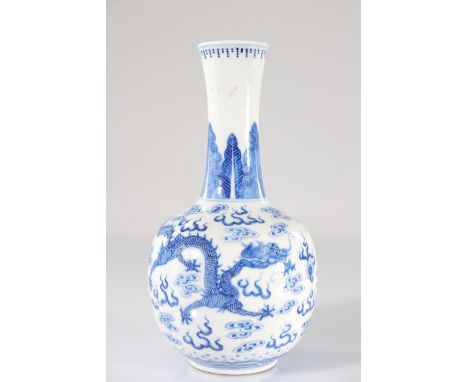  China blanc-bleu porcelain vase decorated with dragons brand Qianlong XIX (hair) - Region: CHINA - Sizes: H 230mm - Weight (