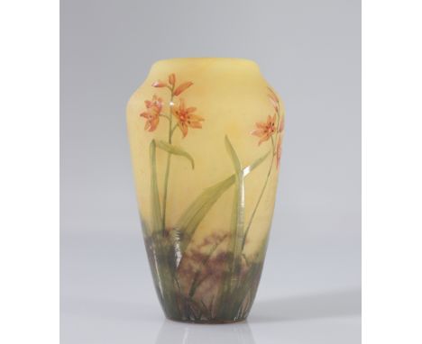  Daum vase with red Montbretia, engraved and enamelled, 11.5cm, circa 1910 - Sizes: H 120mmL 70mm - Weight (K): 0,308kg - Con