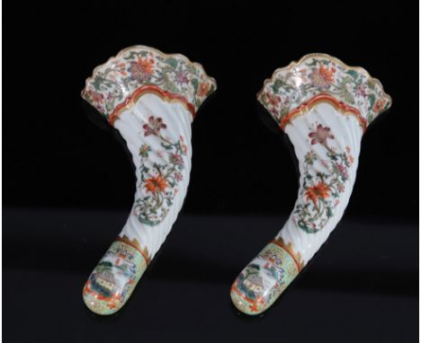  China pair of Qianlong brand porcelain wall vases - Region: CHINA - Sizes: H 190mm L 105mm - Weight (K): 1,43kg - Condition: