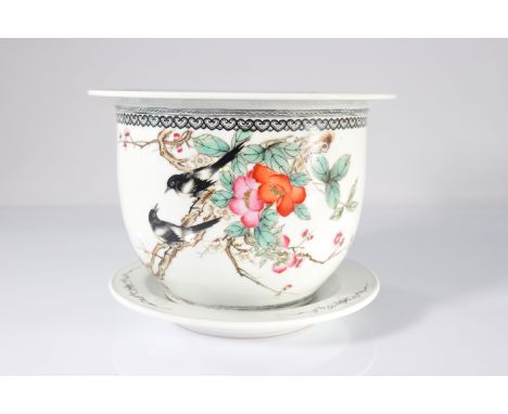  China porcelain vase and plate from the republic period decorated with magpies and flowers - Region: CHINA - Sizes: H 185mm 