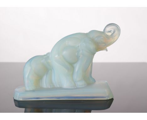  "SABINO - France "Elephant and his baby" Circa 1930" - Sizes: H 200mm L 240mm - Weight (K): 3,56kg - Condition: at first gla