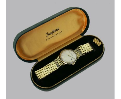 JUNGHANS HERRENARMBANDUHR1960er Jahre Gehäuse und Band 585/000 Gelbgold. Chronometer mit Automatic-Werk und Datum. L.19cm + 1