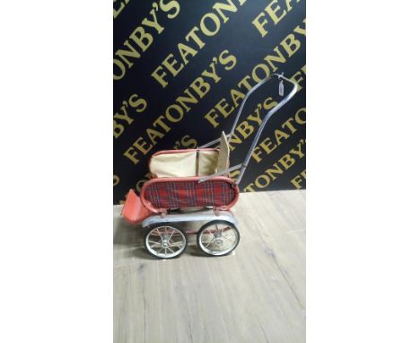 VINTAGE TRI-ANG CHILDS PRAM
