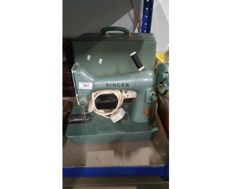 VINTAGE ELECTRIC SINGER SEWING MACHINE