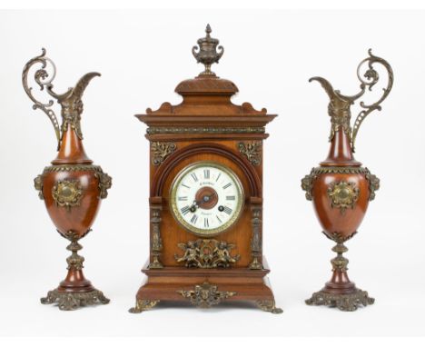 Mantelpiece H. Moulders, Antwerp Wooden Clock with 2 decorative jugs. The enamel signed H. Moulders, Anvers. Schouwstel H. Mo