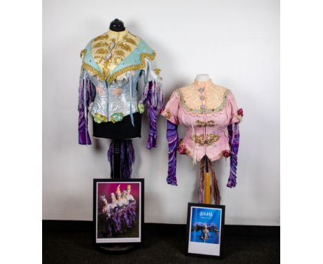 2 costumes Alegria Cirque du soleil with the names of the actors sewn in Without the mannequin. 2 kostuums Alegria Cirque du 