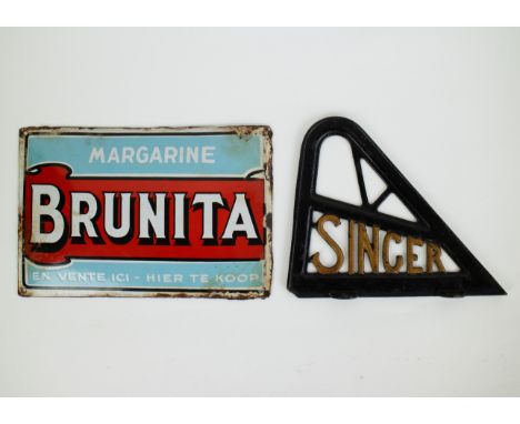 Metal sign SINGER and Enamel Brunita Margarine Metalen bord Singer en emaille bord Brunita Margarine. 20 x 29.5 and 20.5 x 25
