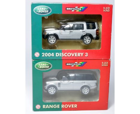 Britains 1/32 farm model issues comprising No. 40790 Land Rover Discovery 3 plus No. 40603 Land Rover Range Rover. Excellent 