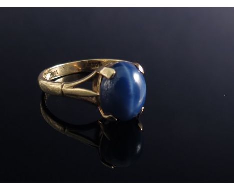 A 9ct gold star sapphire dress ring  