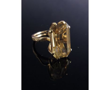 A baguette cut citrine ring set in claw mount
