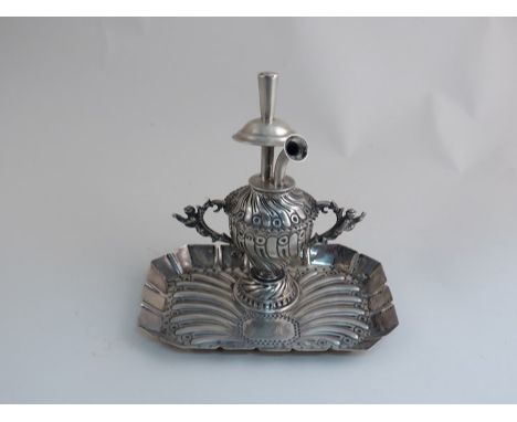 A William Comyns Goldsmiths & Silversmiths Co. silver table lighter necessaire, London 1889, 225g   