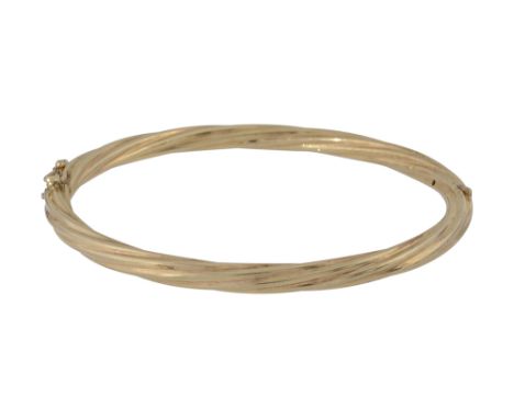 A 9ct gold twisted hinge bangle stamped with hallmarkstotal approx weight 14.9g, fits a wrist of approx. 17cm diameterConditi