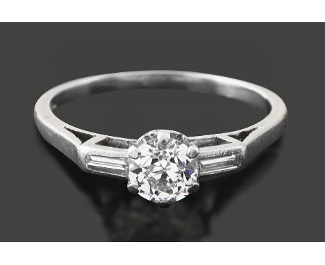 A diamond single stone ringthe old brilliant-cut  diamond estimated to spread 0.50-0.60cts,  set to either side with a baguet