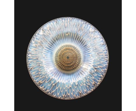 Schale ''Flora-Bella'' René Lalique, Wingen-sur-Moder, 1930 Farbloses, partiell opalisierendes Glas, in die Form gepresst, du