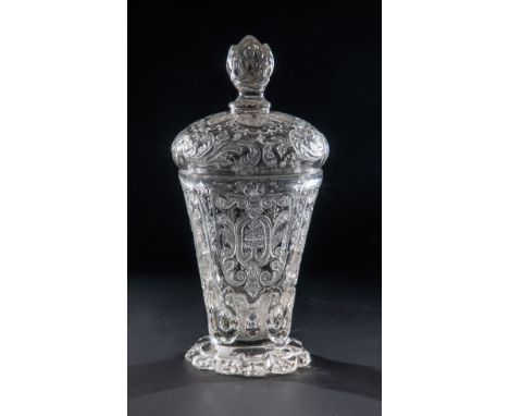 Musealer Deckelbecher Schlesien, Hermsdorf, Friedrich Winter, um 1700 Leicht graustichiges Glas. Unterseite des elfpassigen, 