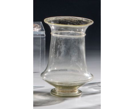 Apothekengefäß (Albarello) Facon de Venise, 17. Jh. Leicht grünstichiges Glas mit Abriss. Oberhalb des Standes gestauchte Wan