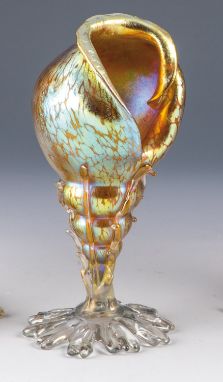 Ziermuschel ''candia Papillon'' Loetz Wwe., Klostermühle, 1898 Farbloses, mit gelblichem Opal unterfangenes Glas, außen silbe