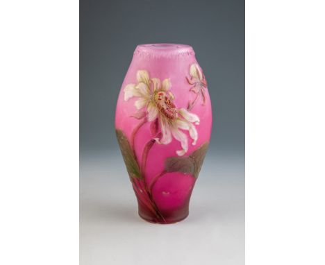 Bedeutende Vase mit Dahlien Verrerie d'Art de Lorraine Burgun, Schverer &amp; Cie, 1895-1903 Farbloses Glas, mit weißem Opal 