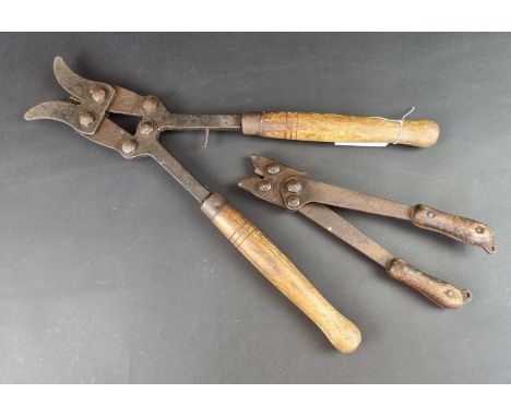 A set of WWI British army long handled barbed wire cutters, stamped 'Components Ltd' and dated 1917, 49cm; together with a an