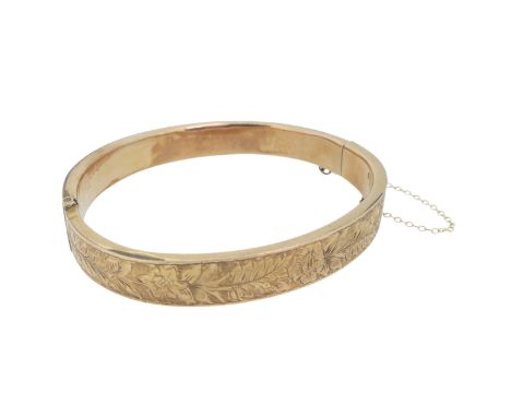 A 9ct rose gold hollow hinged Bangle, the front with foliate engraved decoration, 9mm wide, internal length 5.7cm, total weig