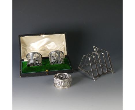 A cased pair of George V silver Napkin Rings, by&nbsp;Mappin &amp; Webb Ltd, hallmarked Birmingham, 1912, with pierced geomet