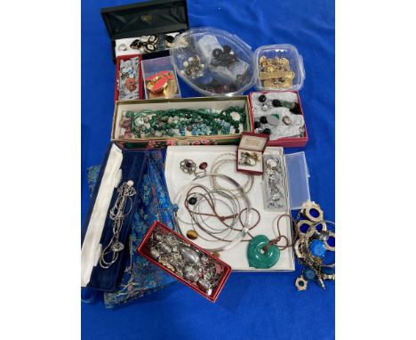 A quantity of Costume Jewellery, including two malachite necklaces, a Celtic style silver brooch with central cabochon blue j