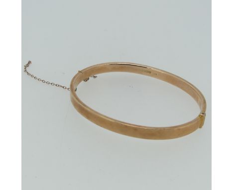 A plain 9ct rose gold hollow hinged Bangle, 6.2g. 