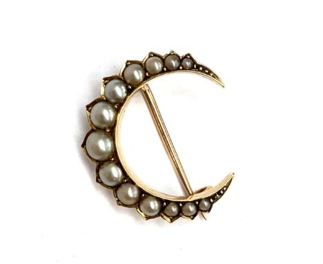 A Victorian gold and pearl crescent moon brooch, 2.4cm wide, 3.3g 