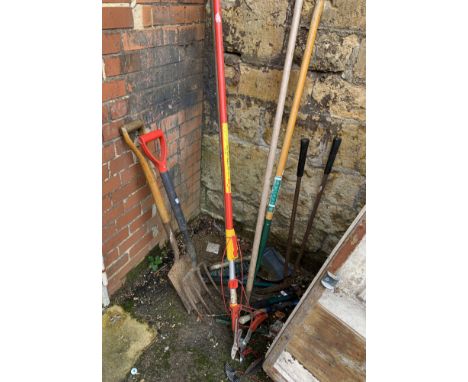 A quantity of vintage tools to include spade, shovel, etc 