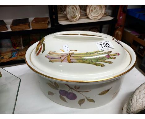 A Royal Worcester 'Evesham' lidded casserole dish