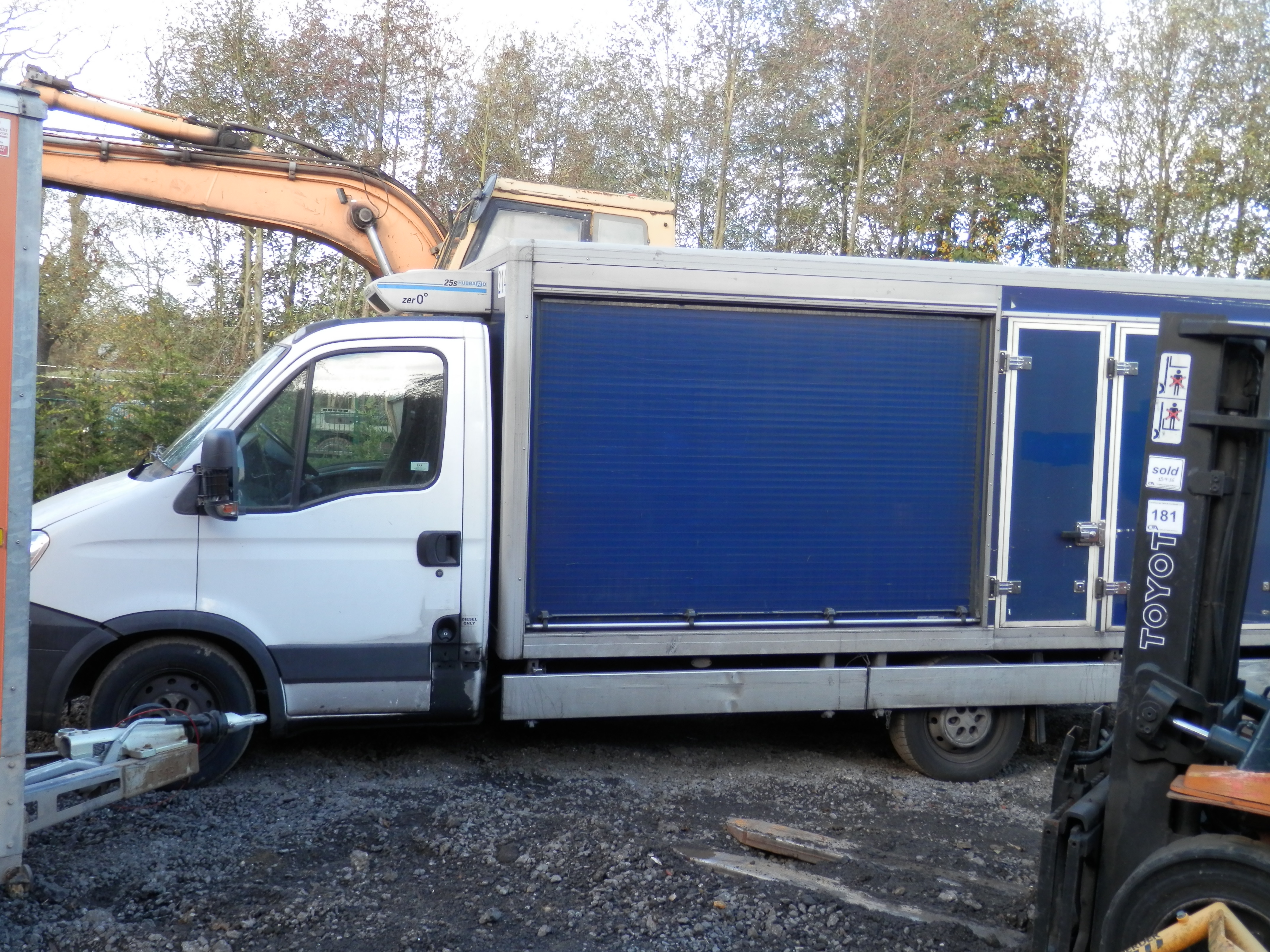 DS 2011/61 PLATE IVECO FLATBED/BOX VAN. EX TESCO DELIVERY VANS