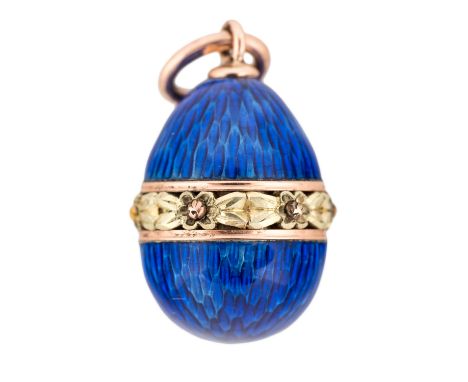 A FABERGE GOLD AND GUILLOCHE ENAMEL EGG PENDANT, MARKED H*A FOR THE WORKMASTER AUGUST HOLLMING, ST. PETERSBURG, 1899-1908PROV