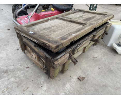 A LARGE VINTAGE WOODEN MULTISECTION STORAGE BOX - VENDOR BELIEVES POSSIBLY FROM A TANK 