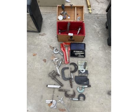 AN ASSORTMENT OF TOOLS TO INCLUDE CALIPERS AND MICROMETERS ETC 