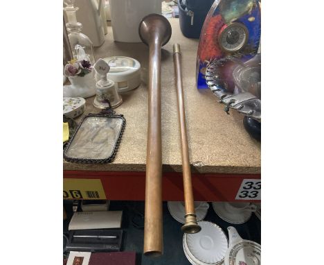 A BRASS AND COPPER HUNTING HORN 