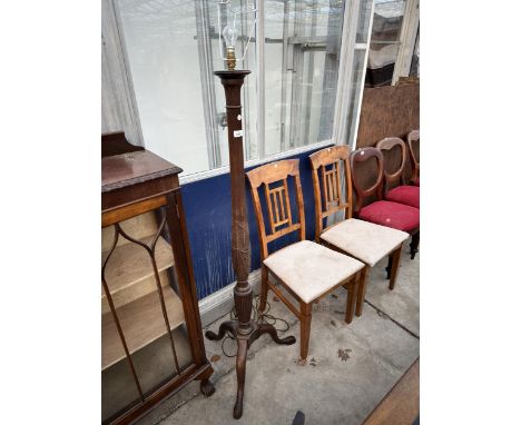 A MAHOGANY STANDARD LAMP WITH TURNED AND FLUTED COLUMN ON TRIPOD SUPPORT 