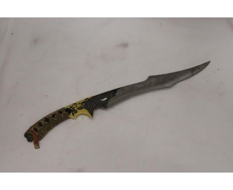 A VINTAGE STYLE HUNTING KNIFE 