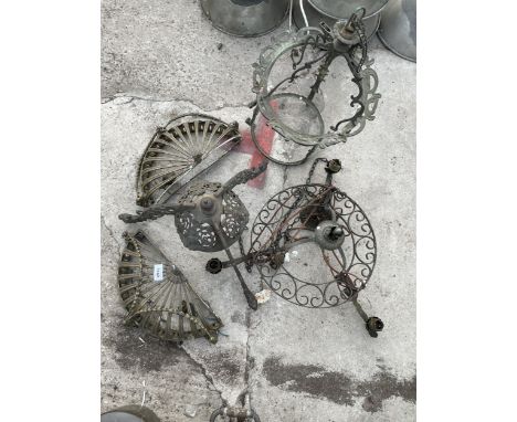 AN ASSORTMENT OF VINTAGE BRASS AND METAL LIGHT FITTINGS 