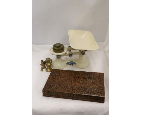 A SET OF 'THE VIKING' VINTAGE SCALES WITH WEIGHTS PLUS A BOXED CAKE KNIFE, FORK AND SERVERS SET 