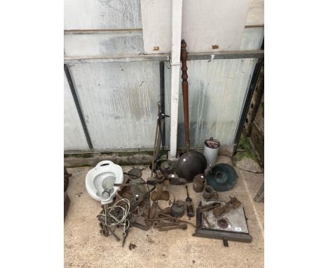 A LARGE ASSORTMENT OF VINTAGE ITEMS TO INCLUDE A BED WARMING PAN, BLOW TORCHES, HORSE TACK AND OIL JUGS ETC 