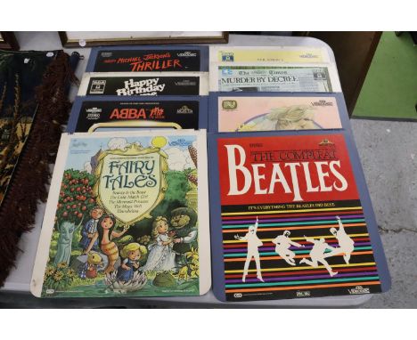 A COLLECTION OF VINTAGE VIDEO DISCS TO INCLUDE THE MUPPET MOVIE, THE COMPLEAT BEATLES, FAIRY TALES, ABBA THE MOVIE, ETC - 8 I