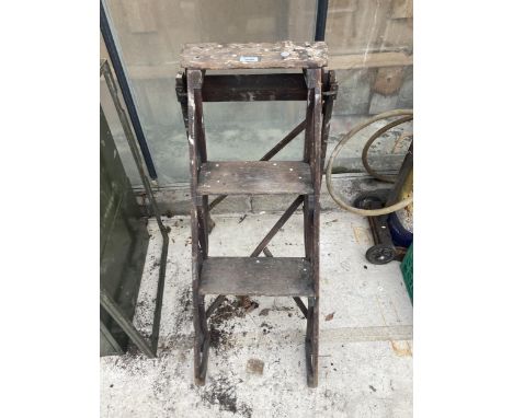 A VINTAGE WOODEN TWO RUNG STEP LADDER 